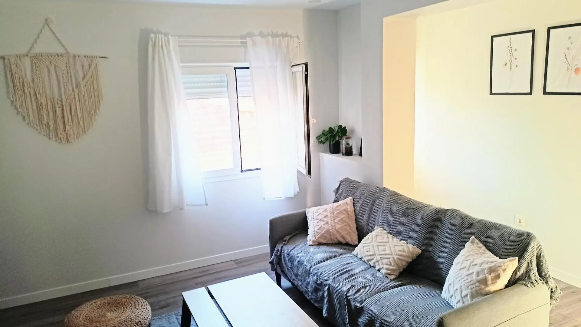 Homestay Habitacion Doble En Apartamento Reformado Con Terraza Double Room In Lovely Apartment With Terrace Granada