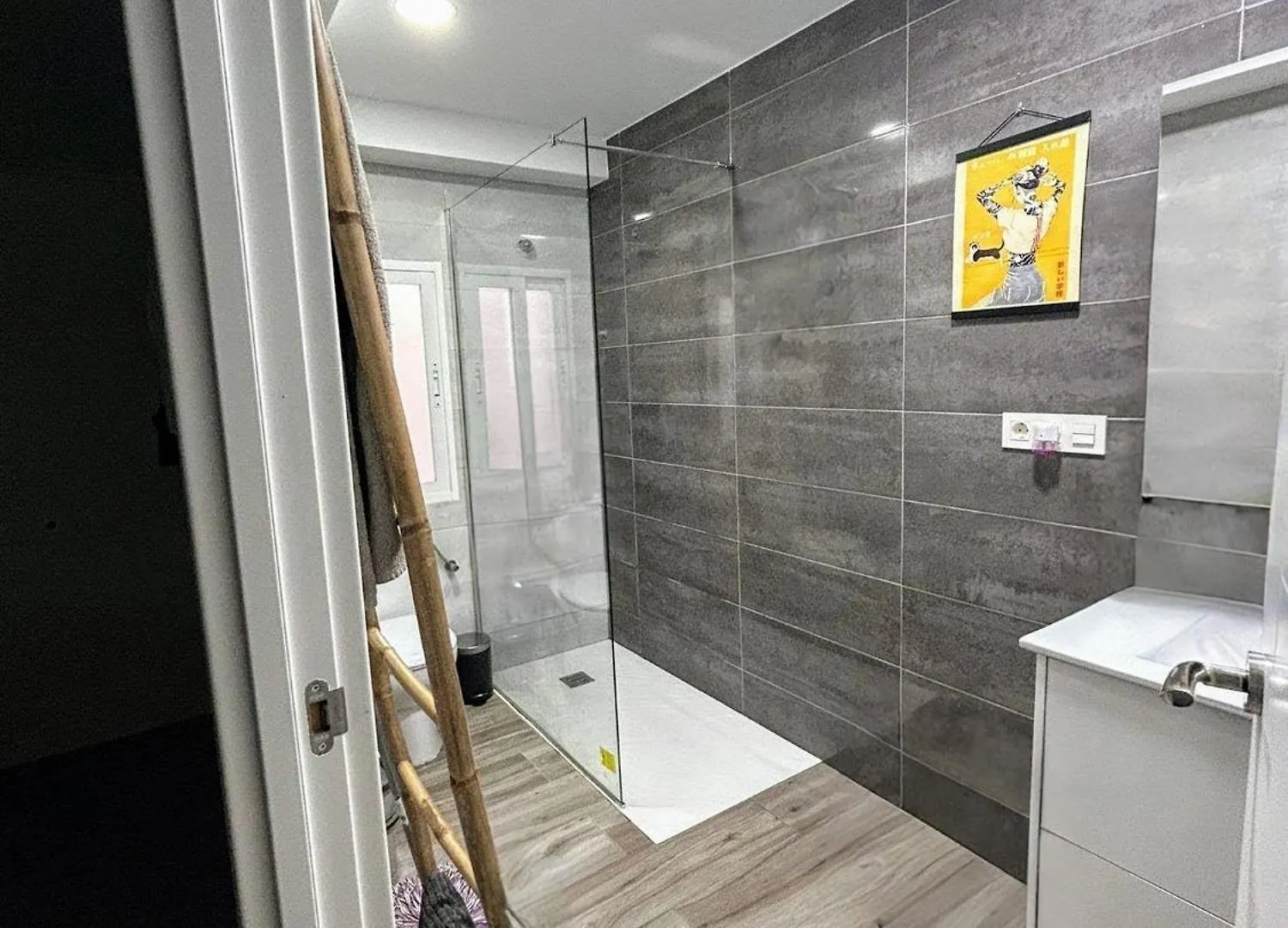 Habitacion Doble En Apartamento Reformado Con Terraza Double Room In Lovely Apartment With Terrace Granada 0*,